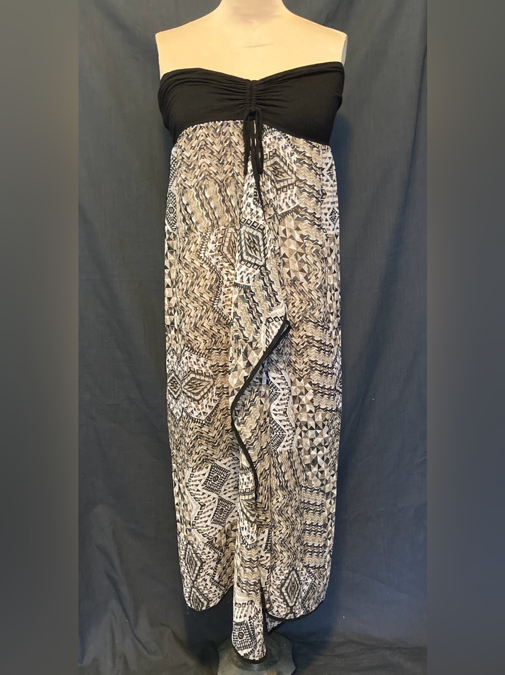 Raviya Black and Tan Strapless Geometric Swim Coverup